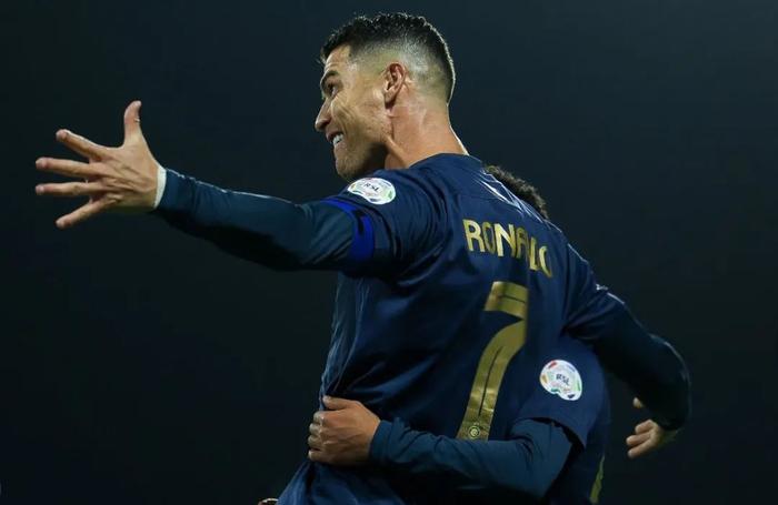 领先优势明显引发热议！，C罗在SKT比赛中领先优势明显比赛高潮迭起的简单介绍-开云下载