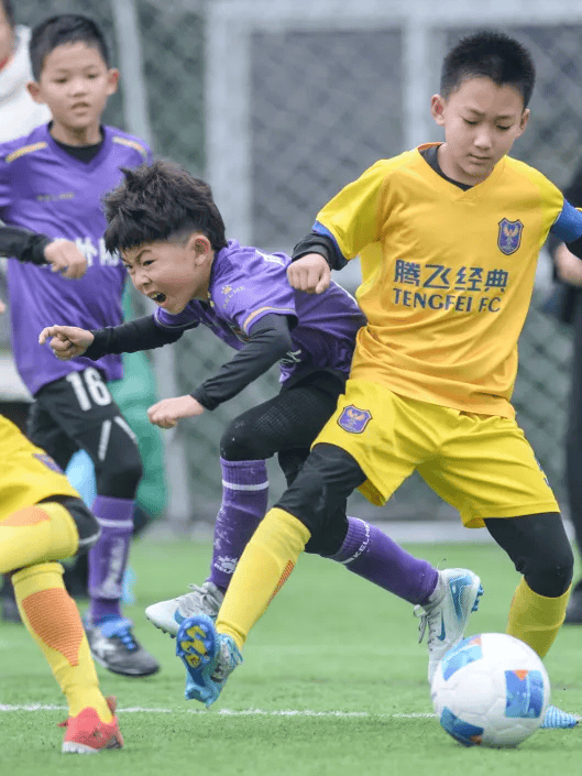 关于姆巴佩新星锐不可当表现突出，瑞士队前途光明！赛场气氛高涨的信息