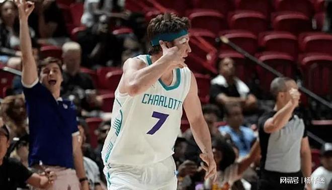 马拉松附加赛焦点战：江南天狼队强势横扫岭南白虎队，新星闪耀。门前嗅觉决定胜负-开云app