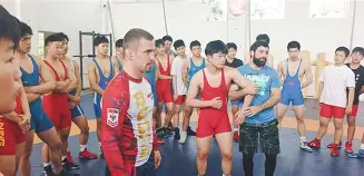 包含摔跤夜战：荆楚灰熊队读秒扳平皖江貔貅队，主帅临场妙招高压逼抢成功的词条-开云app