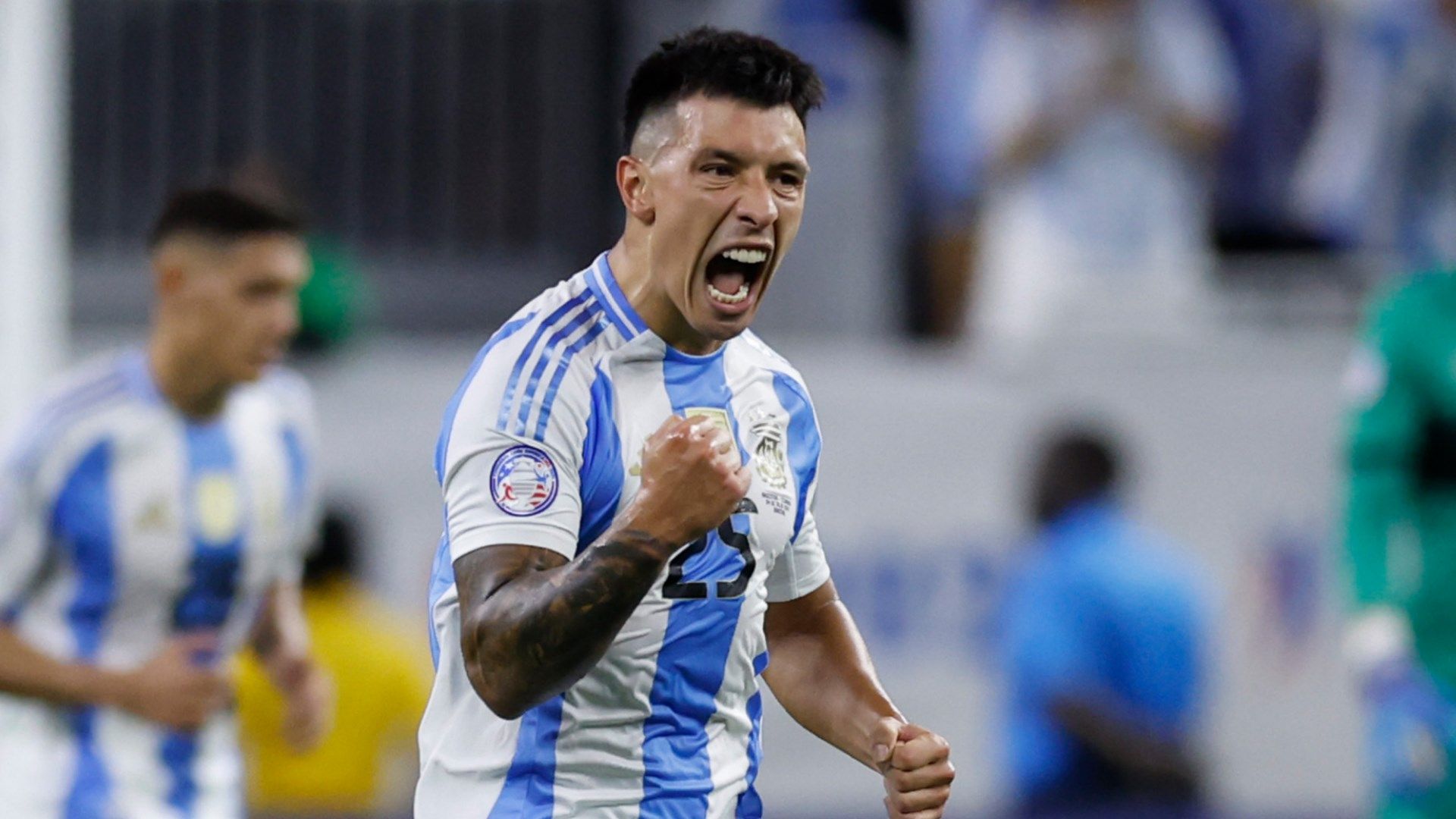 射击超级杯焦点战：江南雄狮队淘汰对手塞北雷豹队，外线火力全开。争冠格局再洗牌