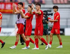 足球小组赛焦点战：河套天狼队大胜江汉白虎队，外线火力全开。细节处理更胜一筹-开云